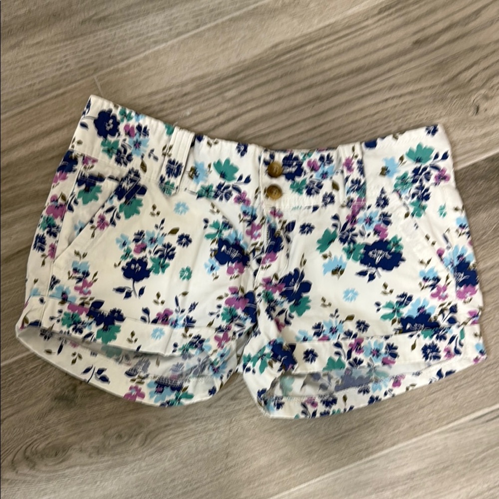 EUC Aeropostale Cuffed Short
